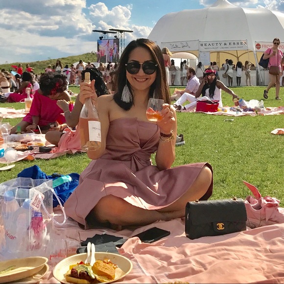 Meet your Posher, Jasmine. Fashionista since birth - Picture 14 of 16